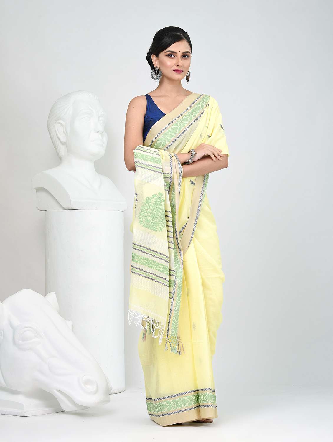 women self design handloom saree with blouse - 22060781 -  Standard Image - 2
