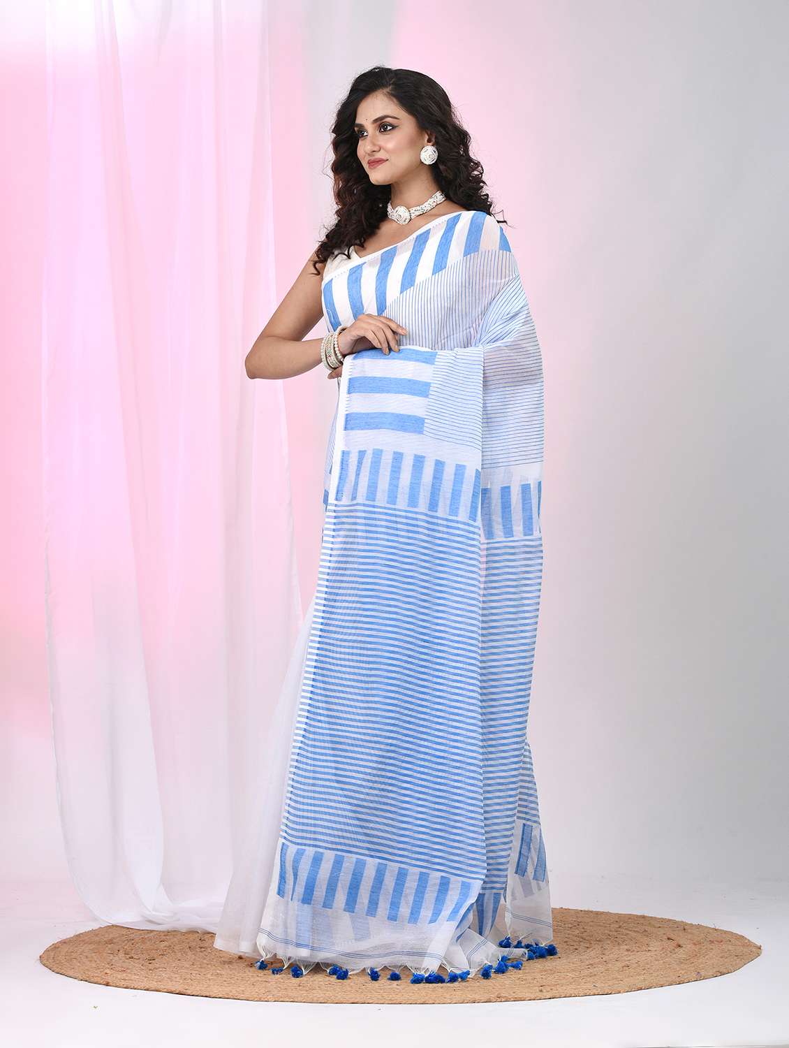 women striped handloom saree with blouse - 22060818 -  Standard Image - 2