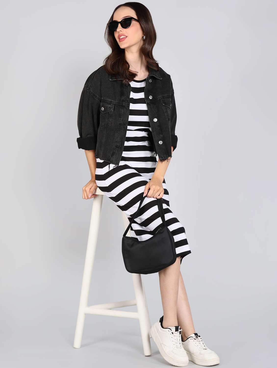 women striped sleeveless sheath dress