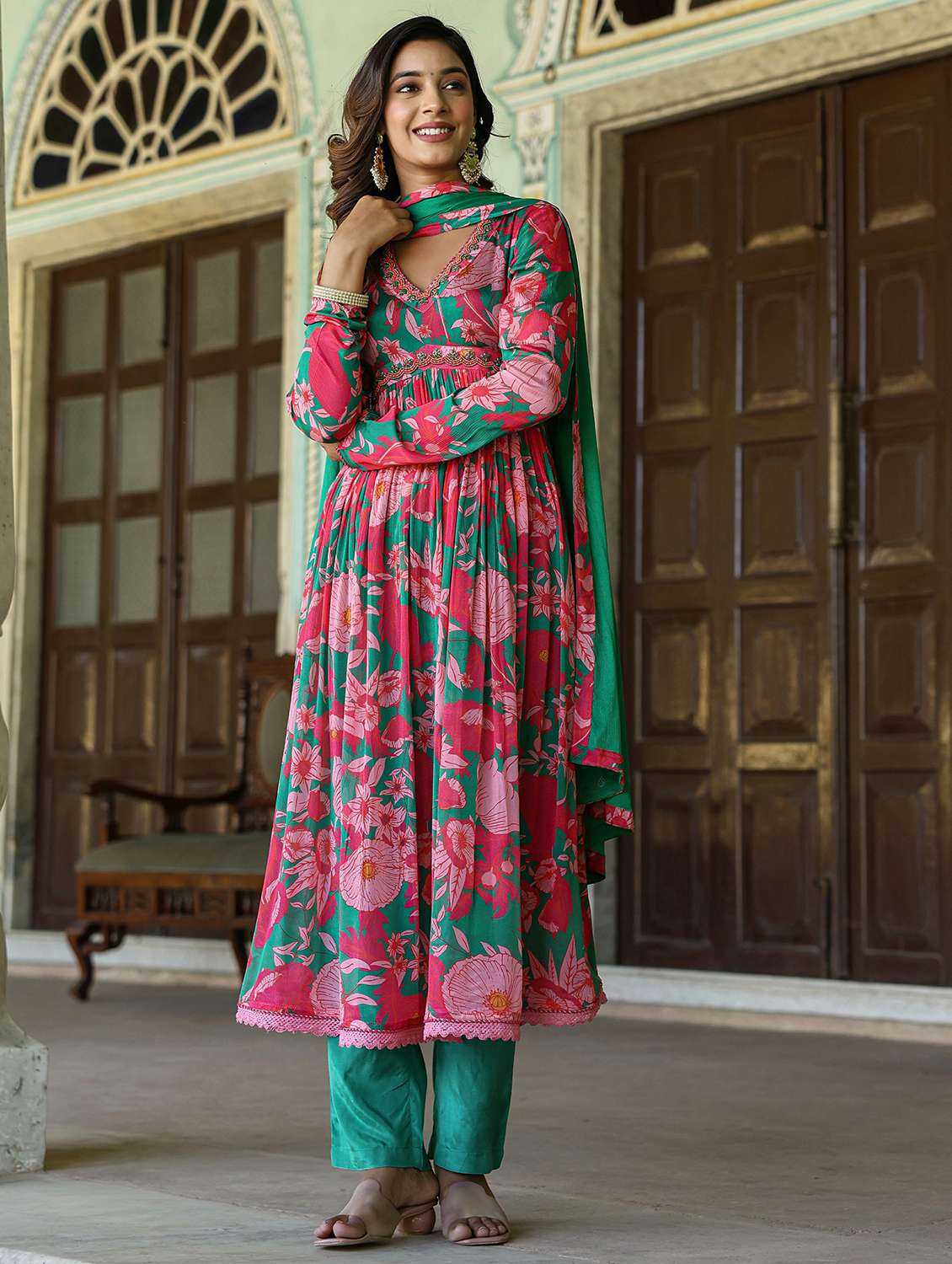 women floral long sleeve kurta pant with dupatta set - 22061486 - Standard Image - 2