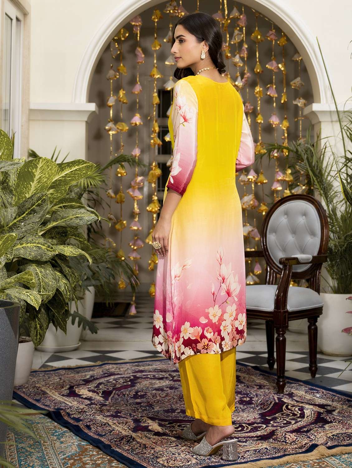 women three quarter sleeve kurta pant with dupatta set - 22061492 - Standard Image - 2