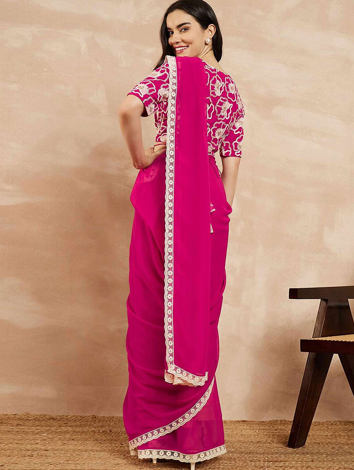 women solid with bordered saree with blouse - 22061630 -  Standard Image - 2