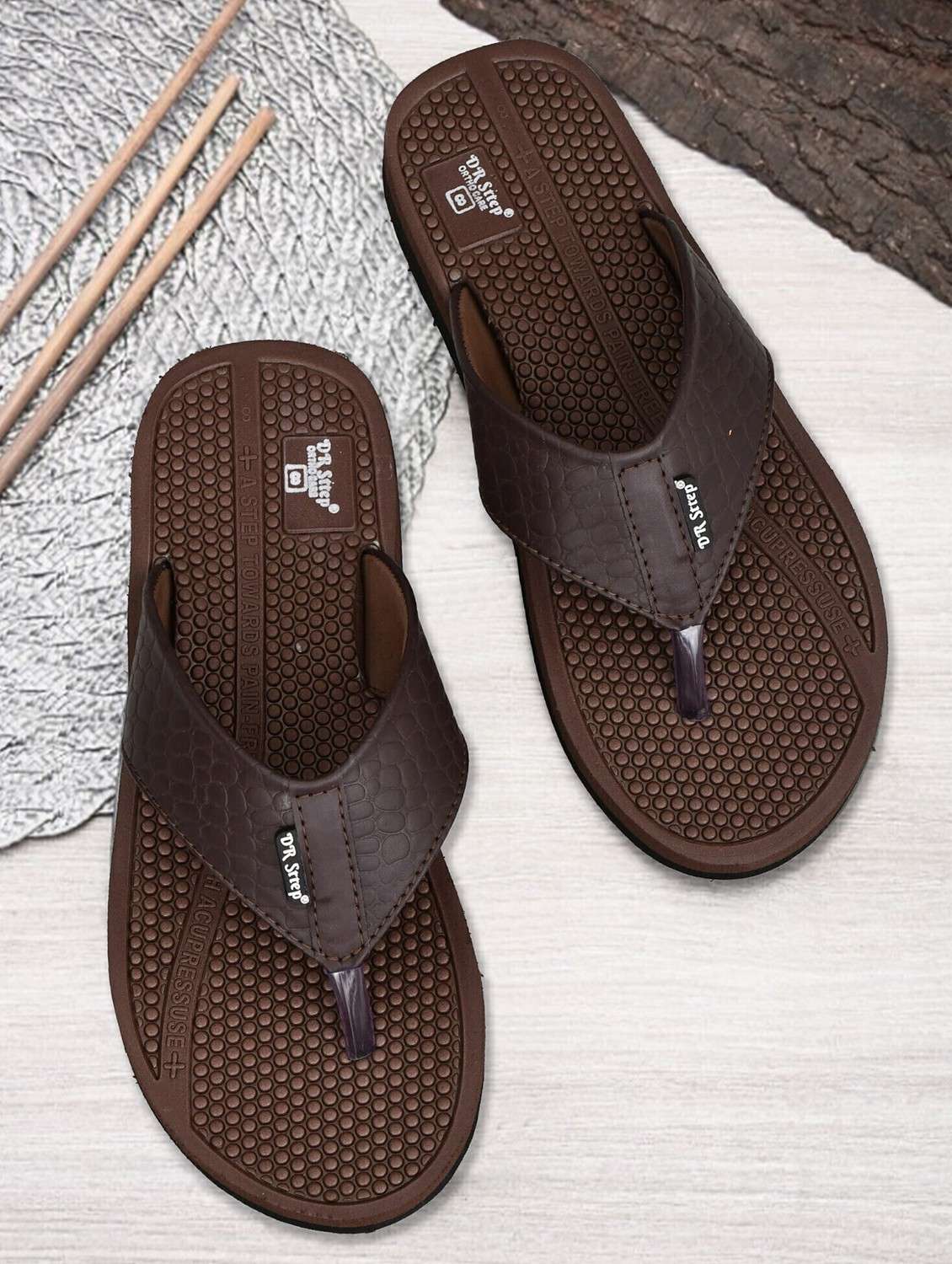 men brown solid slipper - 22061798 - Zoom Image - 0