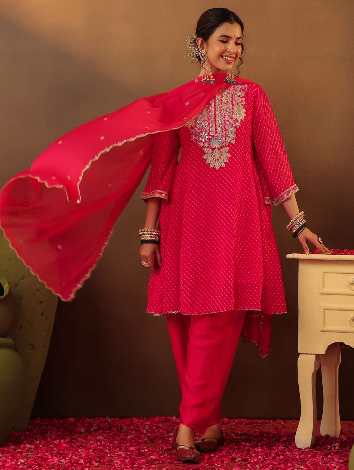 women three quarter sleeve kurta salwar with dupatta set - 22062060 - Standard Image - 2