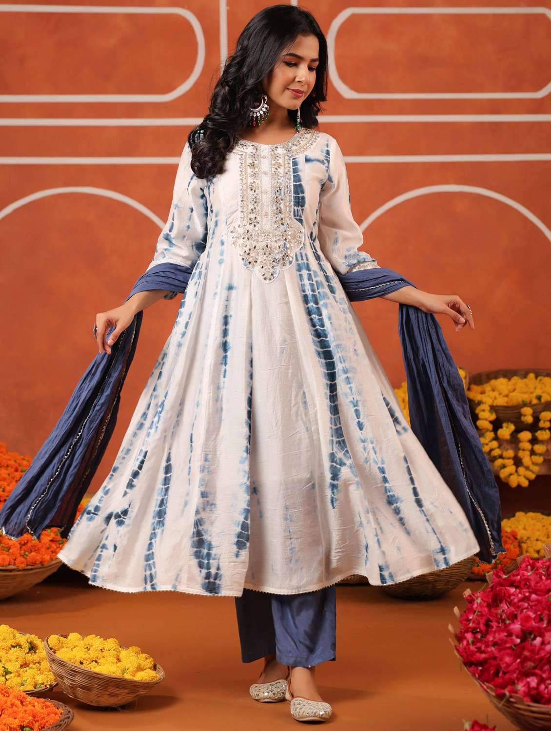 women three quarter sleeve kurta pant with dupatta set - 22062077 -  Standard Image - 2