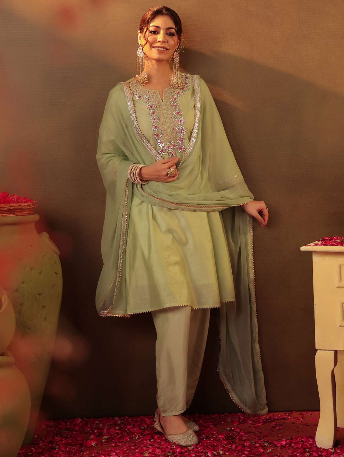 women three quarter sleeve kurta salwar with dupatta set - 22062085 - Standard Image - 2