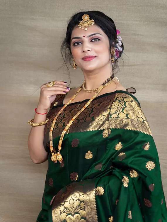 women self design banarasi saree with blouse - 22062130 - Standard Image - 2