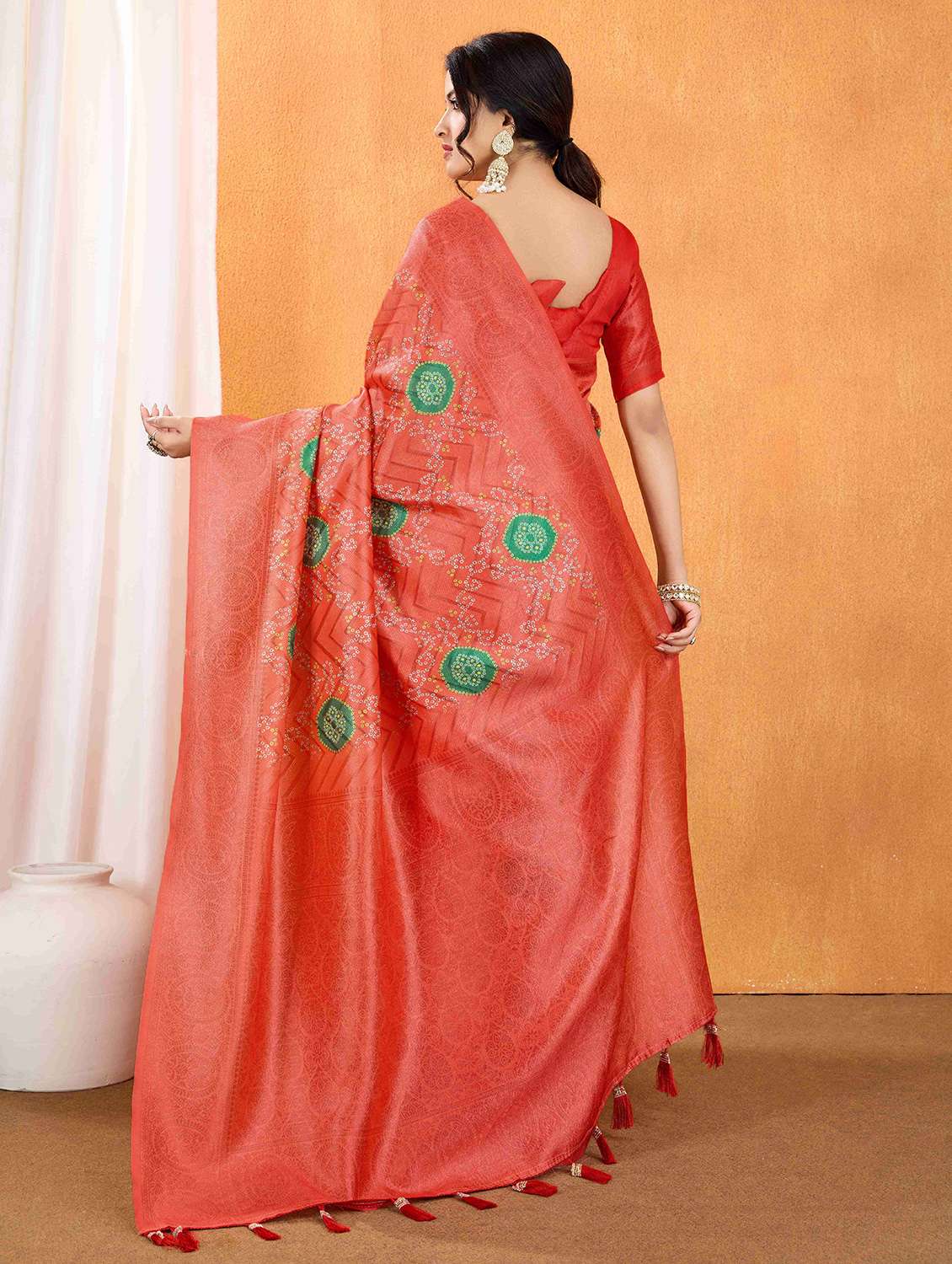 women bandhani printed bordered saree with blouse - 22062140 - Standard Image - 2