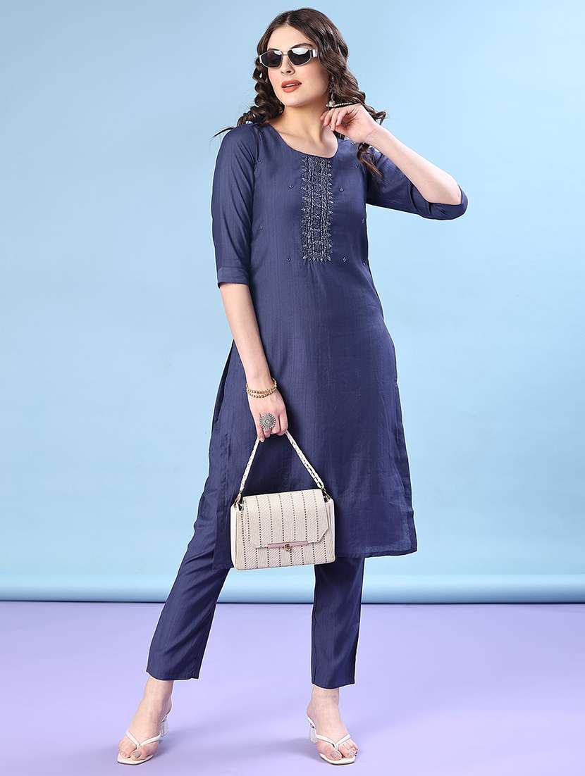 women three quarter sleeve kurta and pant 