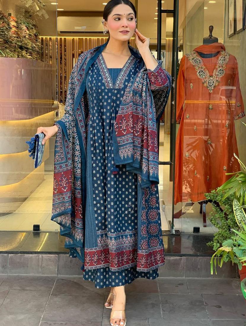 women printed three quarter sleeve kurta palazzo with dupatta set - 22062848 - Standard Image - 2