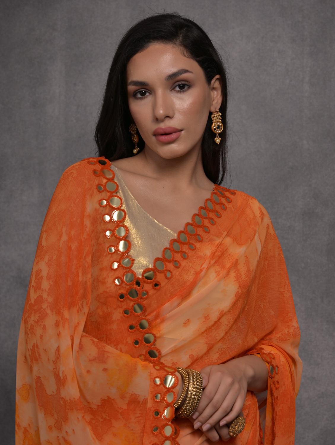 women printed casual wear saree with blouse - 22062993 - Standard Image - 2