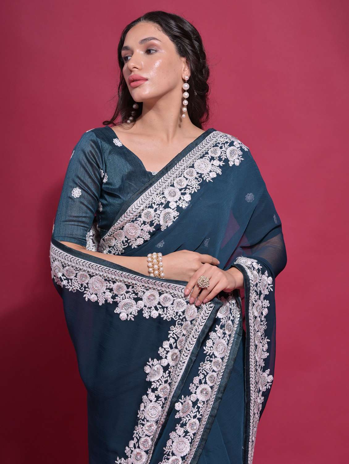 women solid with bordered saree with blouse - 22063040 - Standard Image - 2