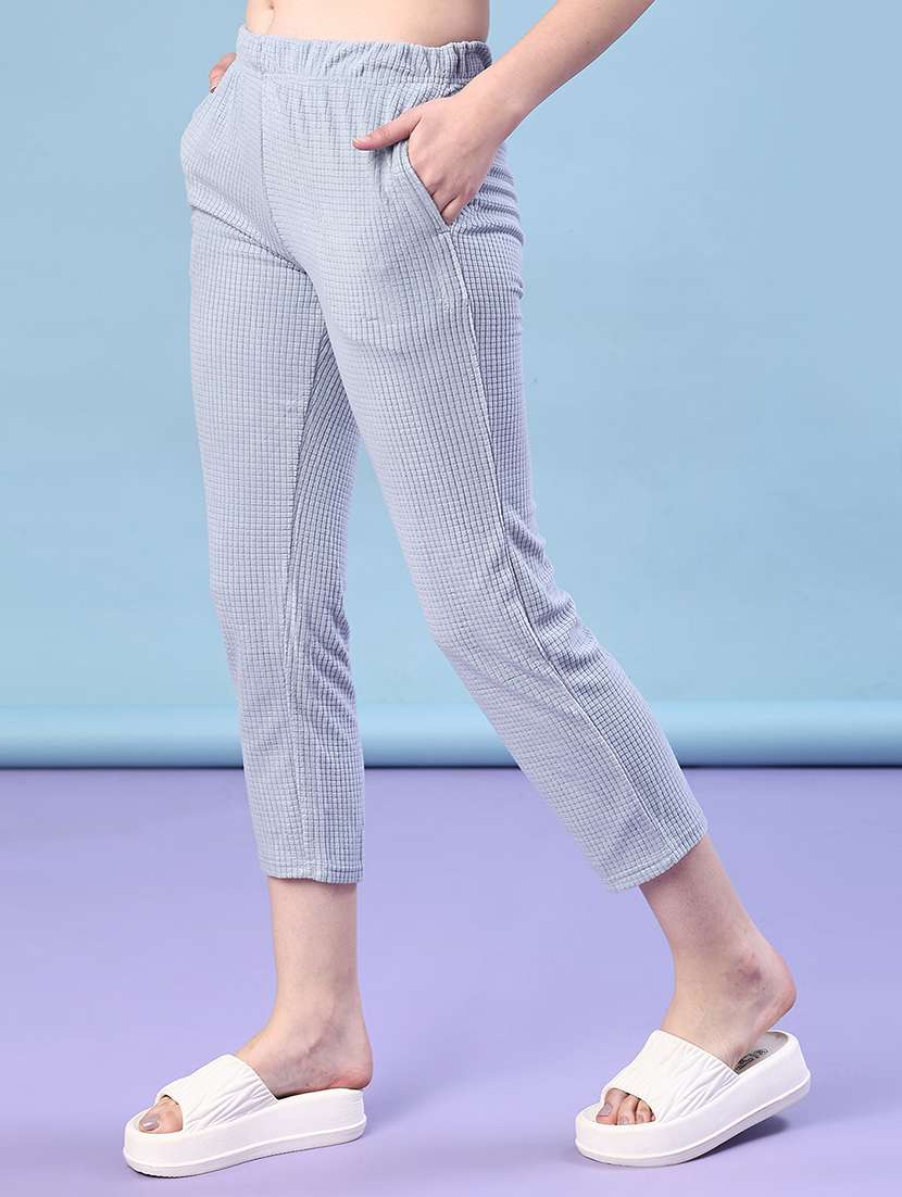 women solid mid rise capri - 22063785 -  Standard Image - 2