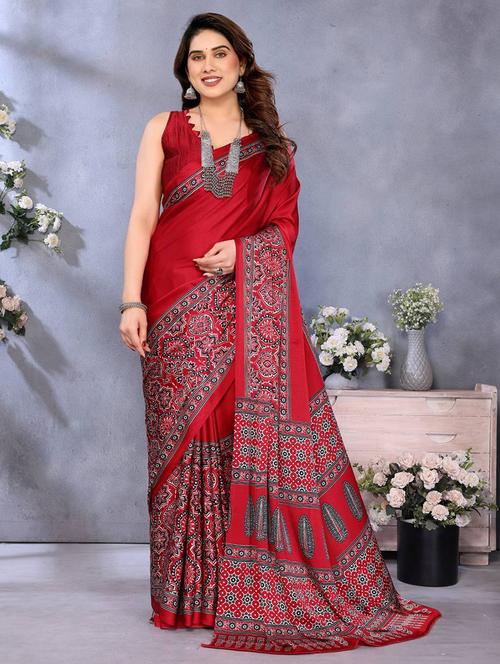 women printed casual wear saree with blouse - 22063824 - Standard Image - 0