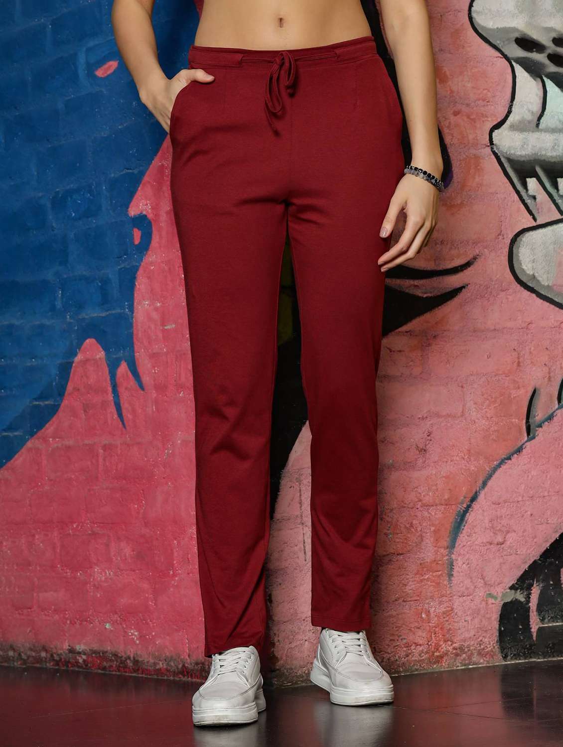 women maroon solid regular fit track pant