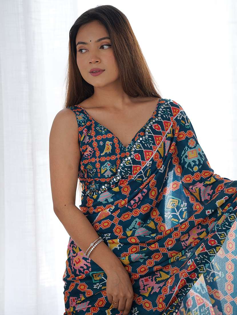women printed patola saree with blouse - 22065862 - Standard Image - 2
