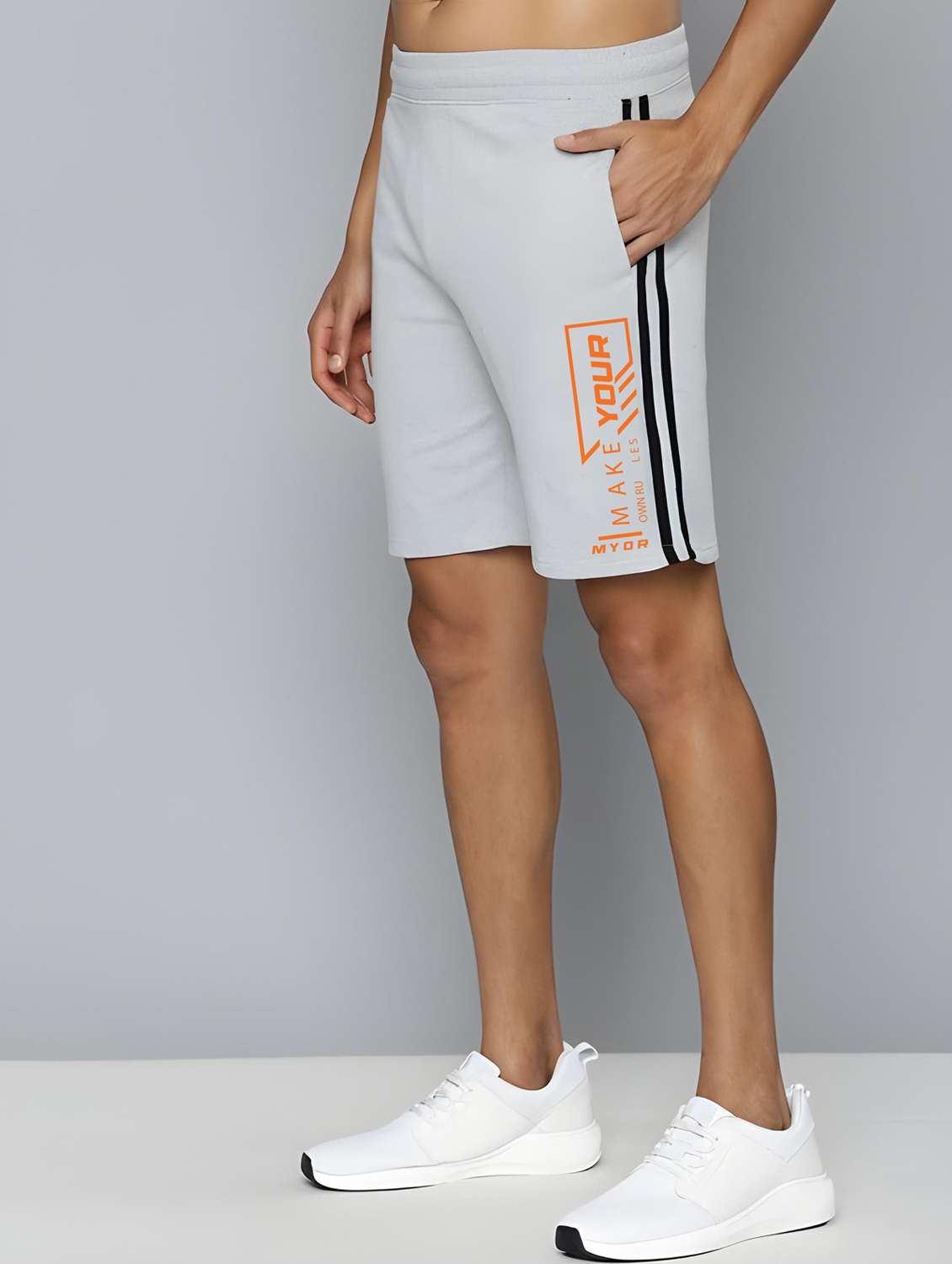 men printed mid rise regular fit shorts