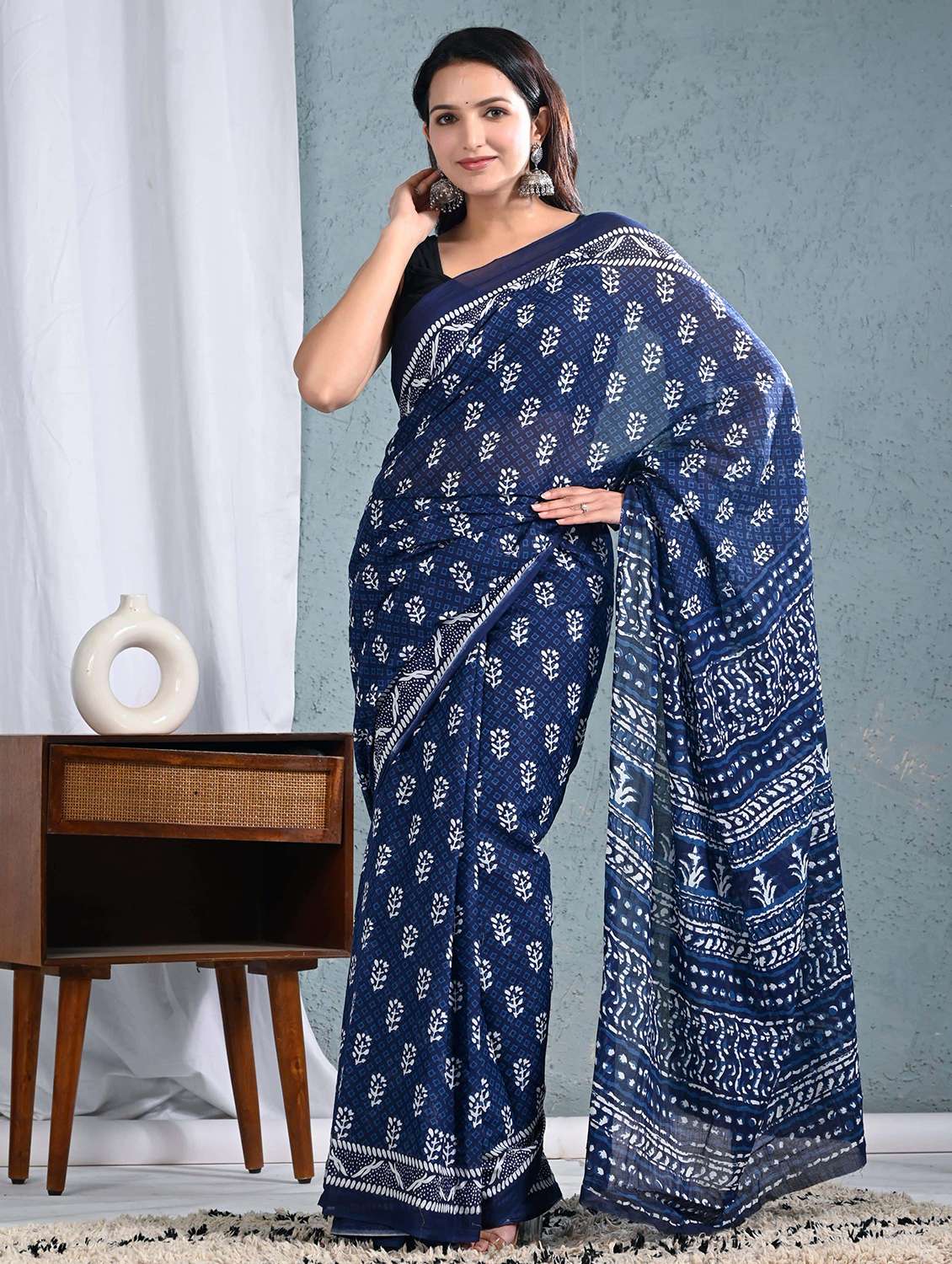 women printed casual wear saree with blouse - 22066038 -  Standard Image - 2