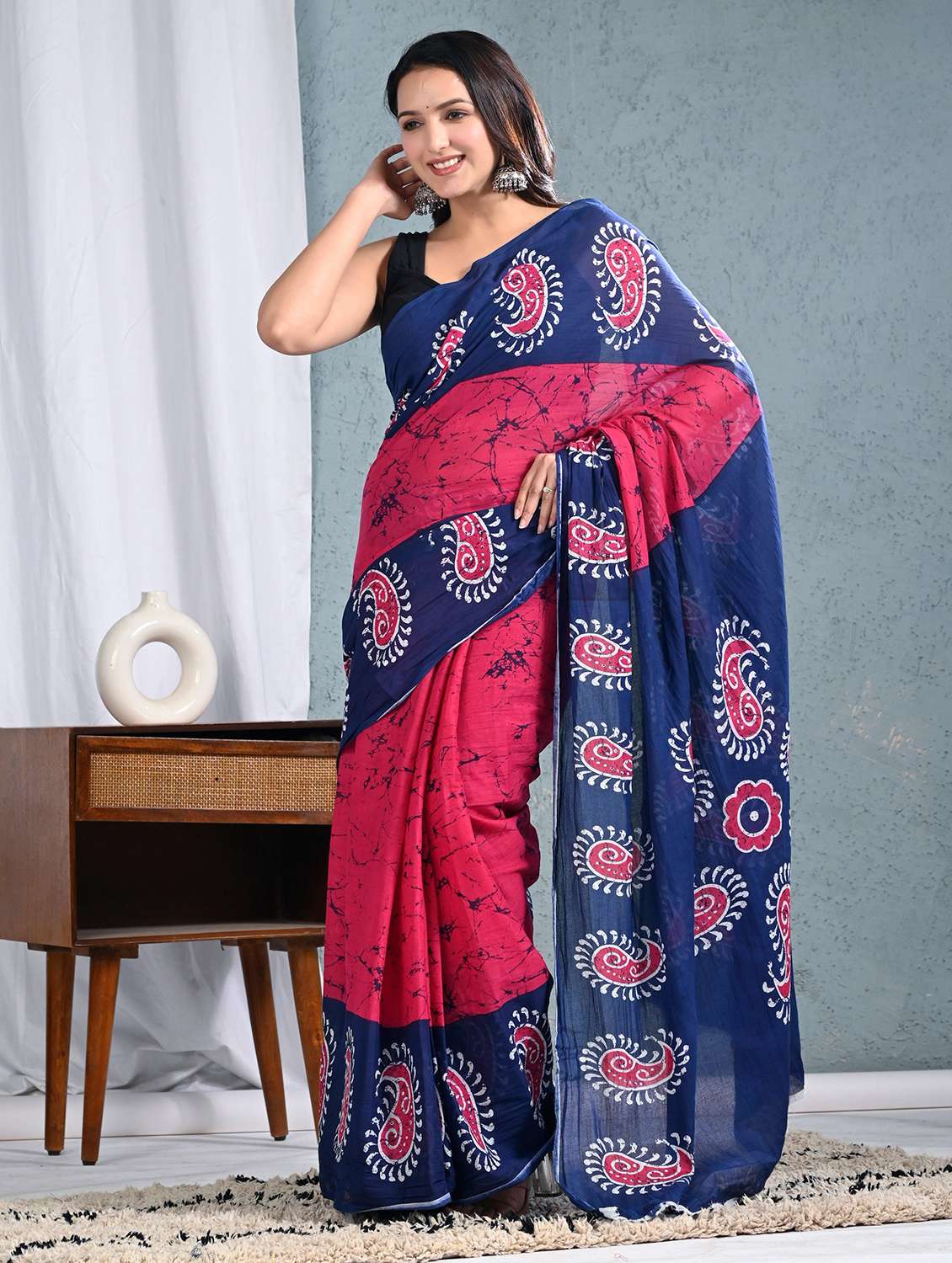 women printed casual wear saree with blouse - 22066041 - Standard Image - 2