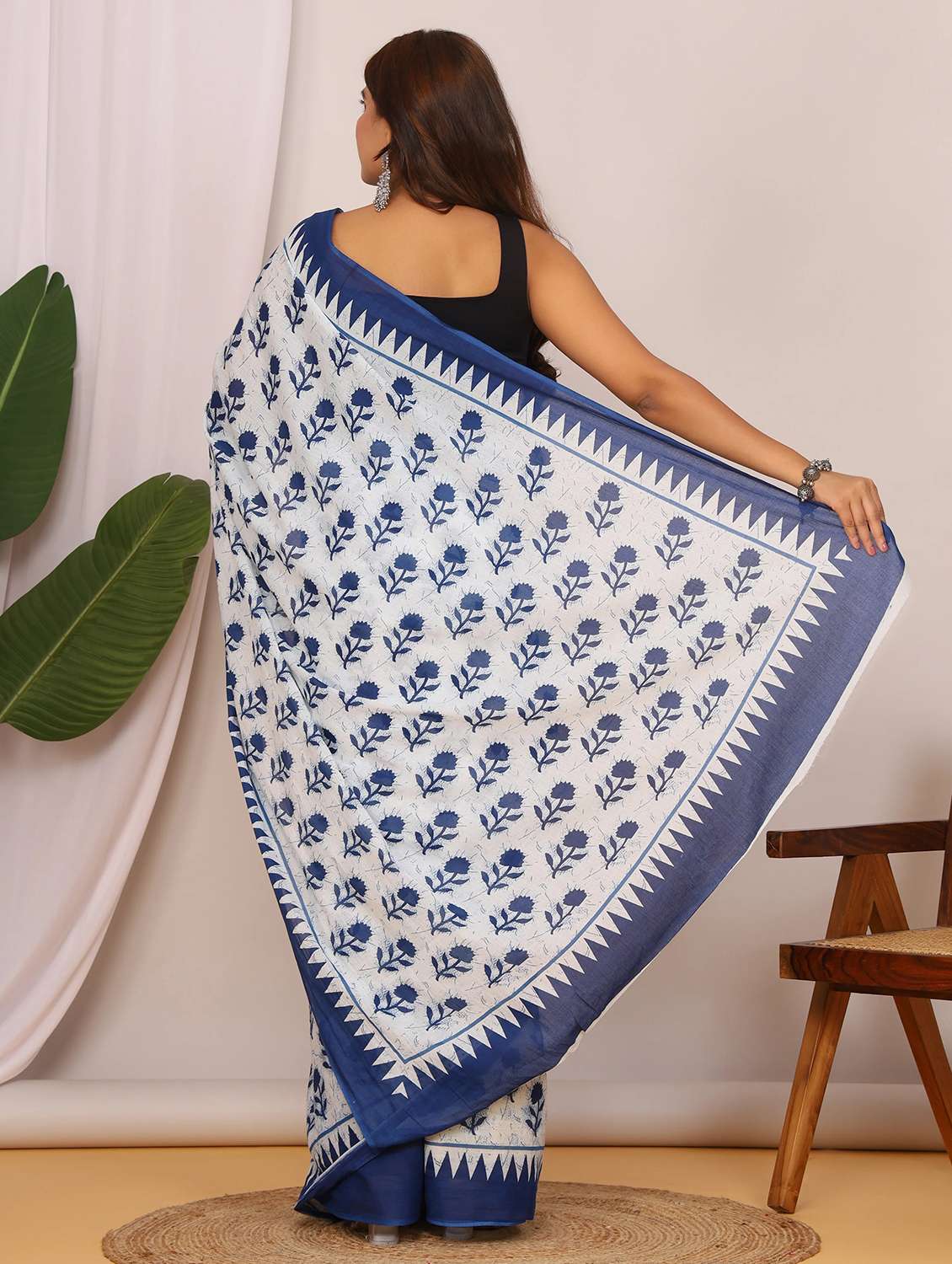 women printed casual wear saree with blouse - 22066044 - Standard Image - 2