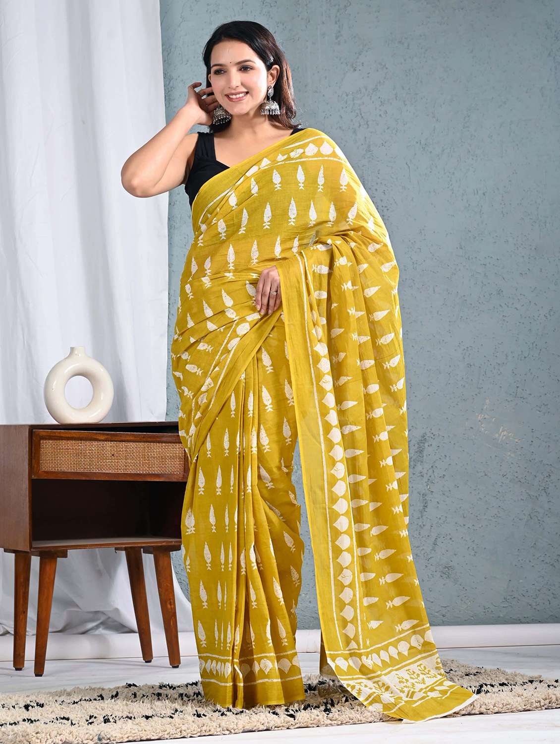women printed casual wear saree with blouse - 22066045 -  Standard Image - 2