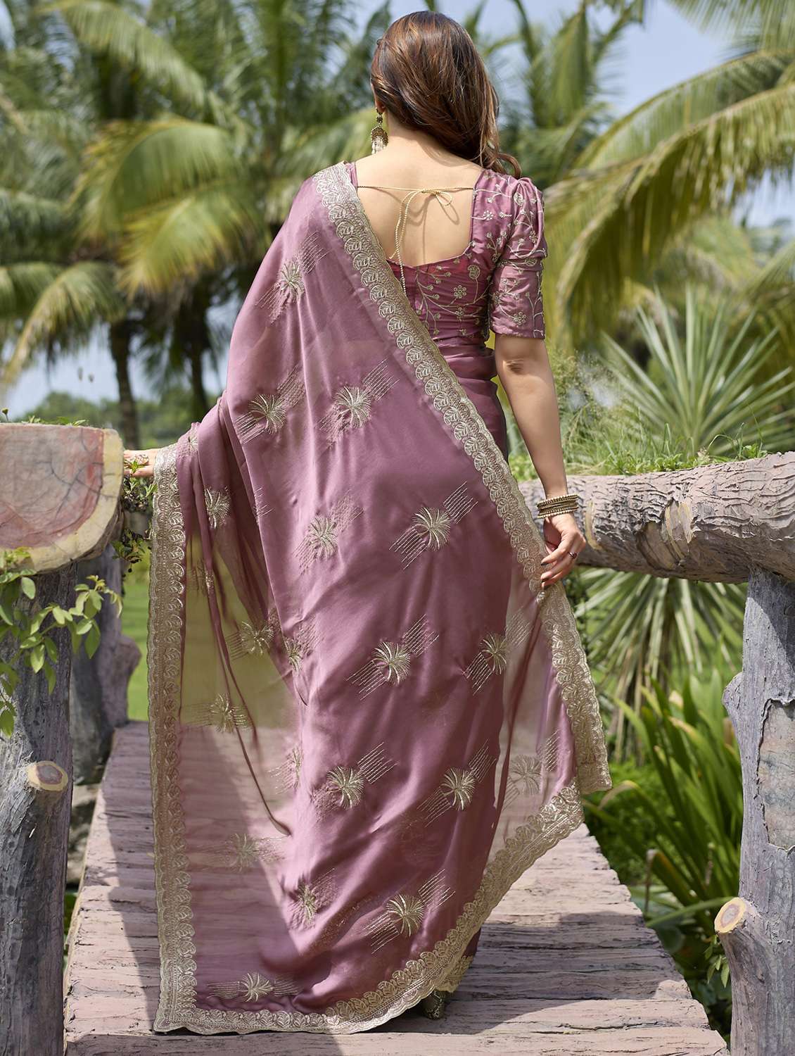 women solid with work embroidered saree with blouse - 22066053 - Standard Image - 2