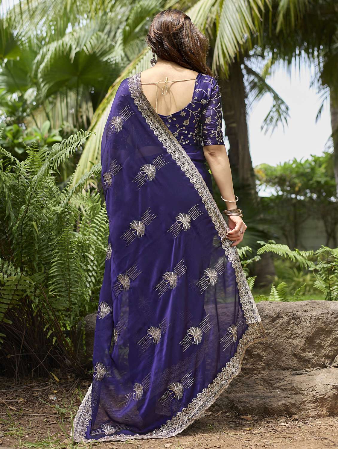 women solid with work embroidered saree with blouse - 22066055 - Standard Image - 2