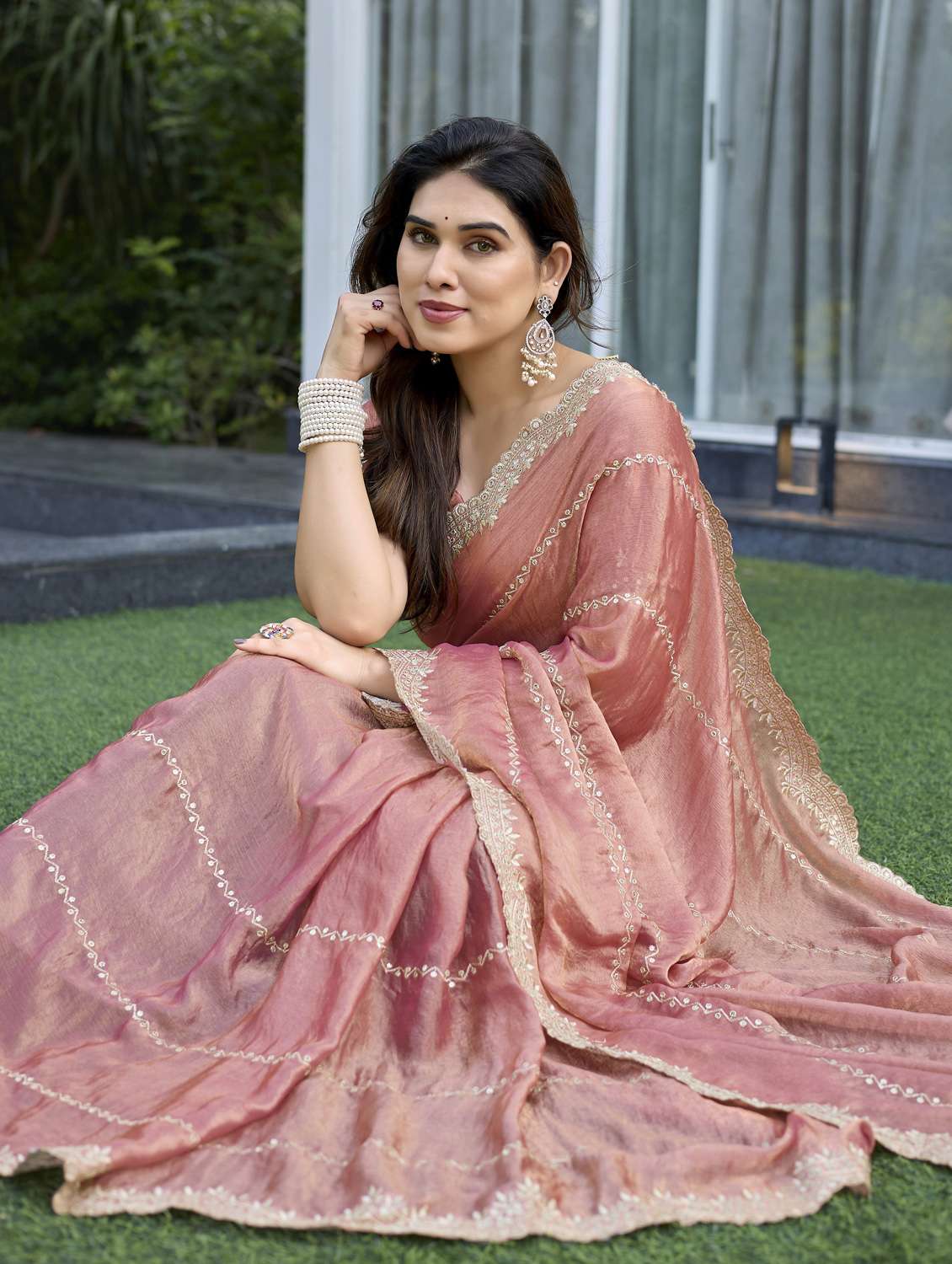 women solid with work embroidered saree with blouse - 22066058 - Standard Image - 2