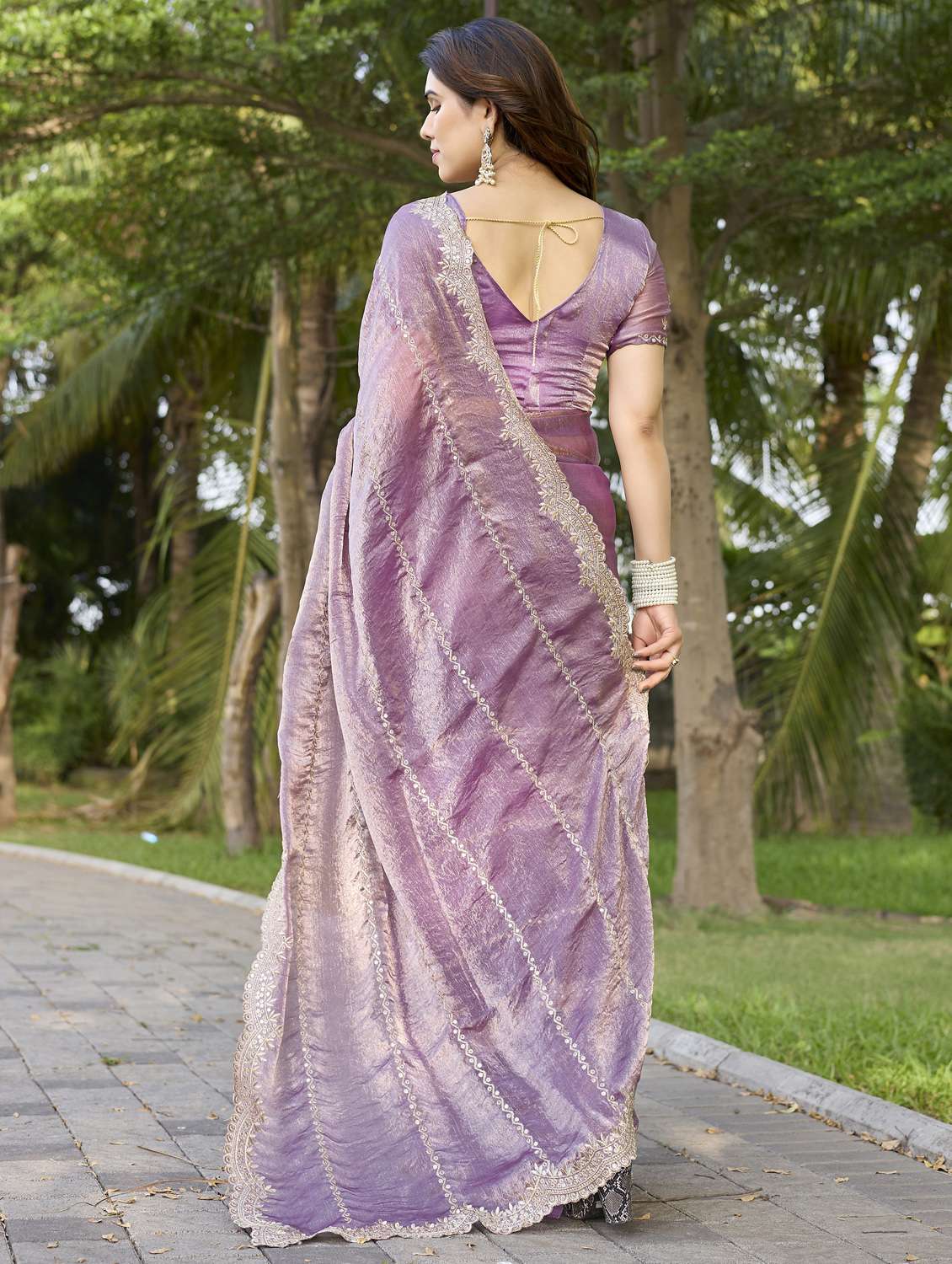 women solid with work embroidered saree with blouse - 22066061 - Standard Image - 2