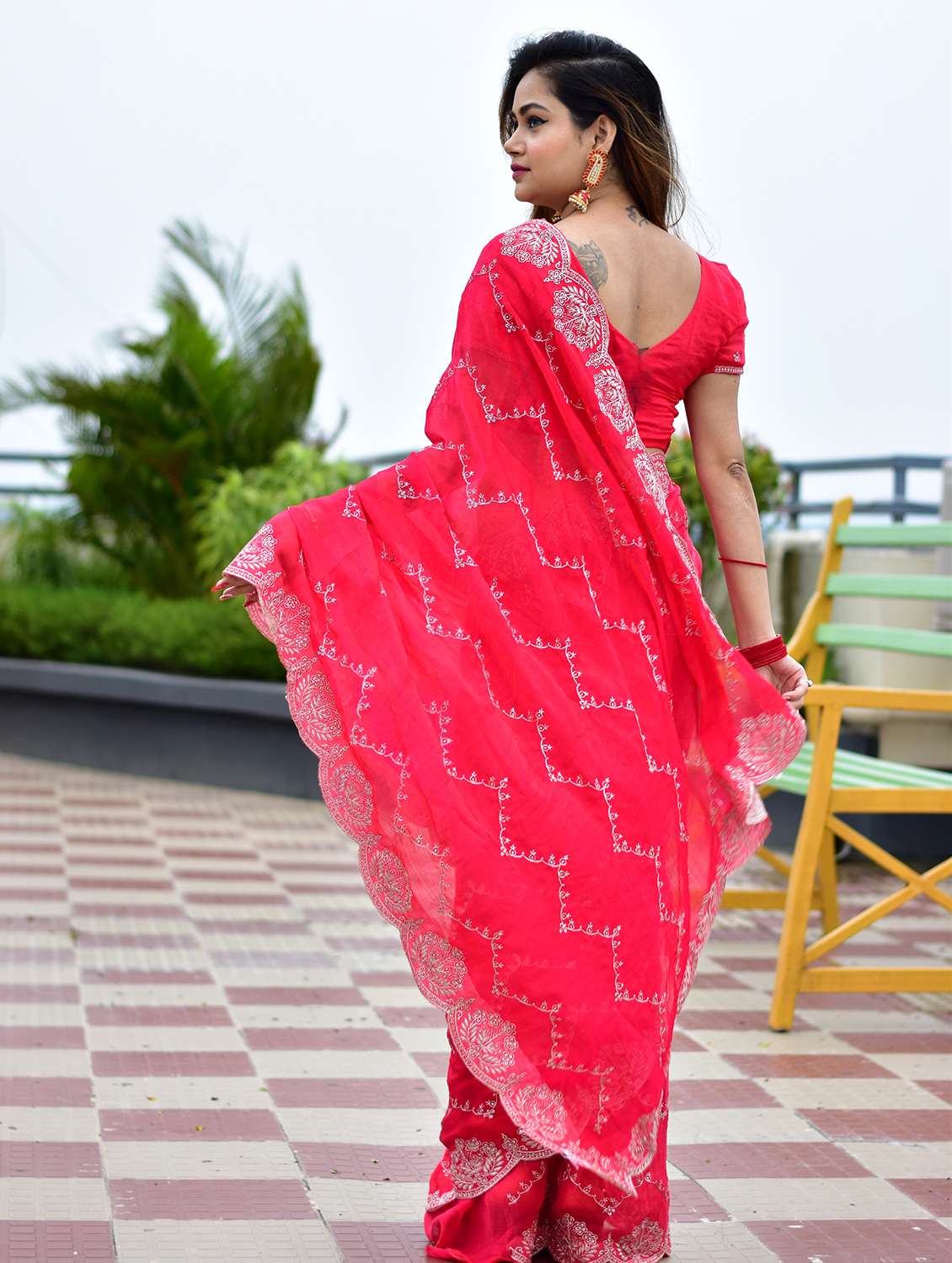 women solid with work embroidered saree with blouse - 22066090 - Standard Image - 2