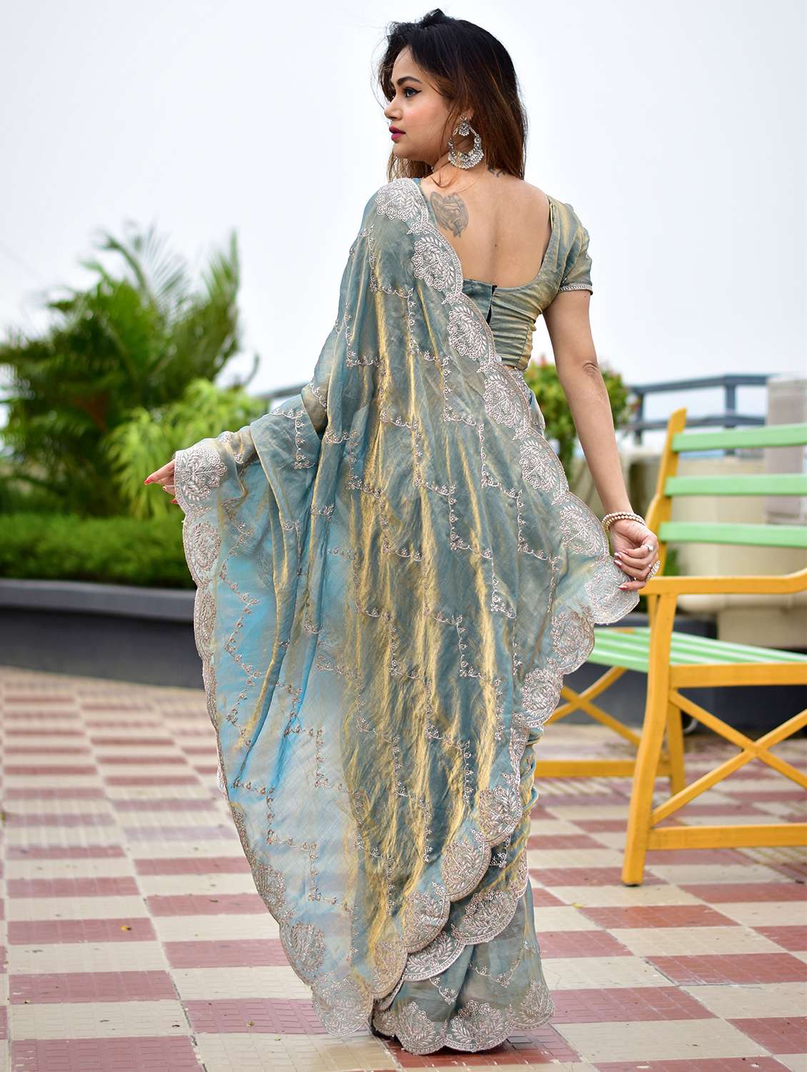 women solid with work embroidered saree with blouse - 22066094 - Standard Image - 2