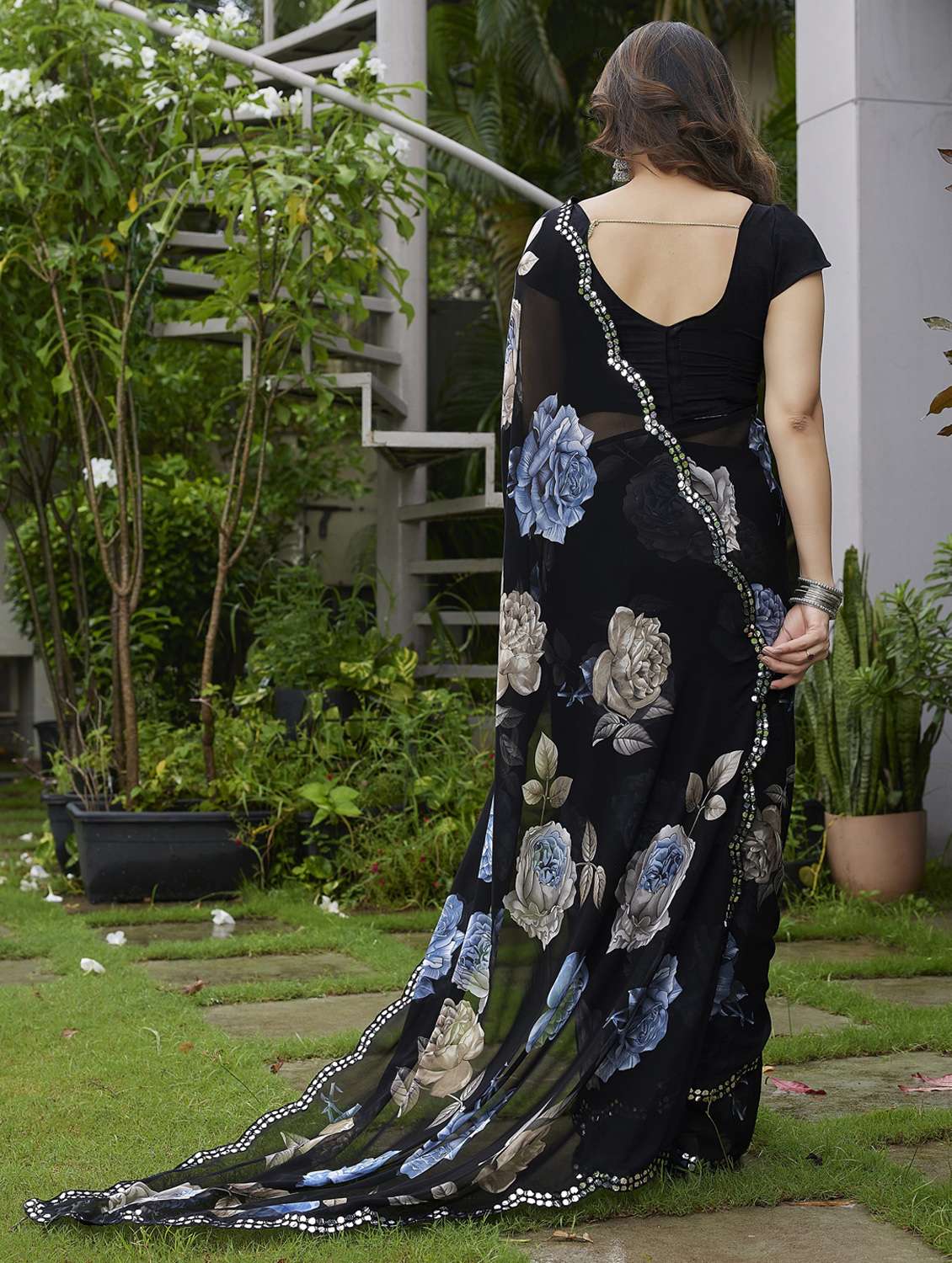 women floral printed saree with blouse - 22066105 - Standard Image - 2
