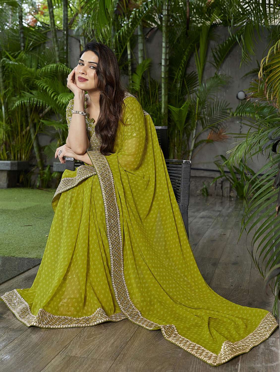 Women Bandhani Printed Bordered Saree With Blouse