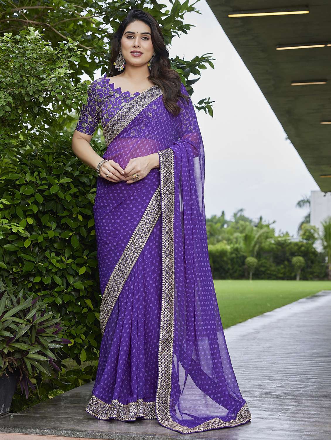 women bandhani printed bordered saree with blouse