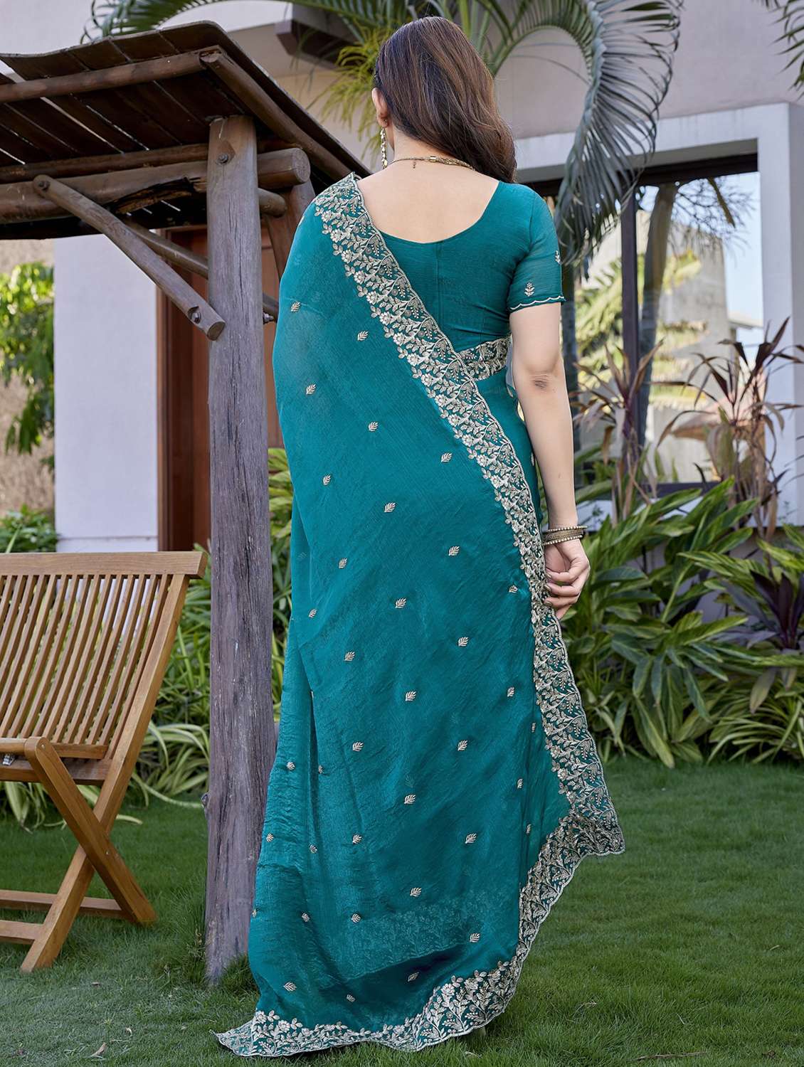 women solid with work embroidered saree with blouse - 22066132 - Standard Image - 2