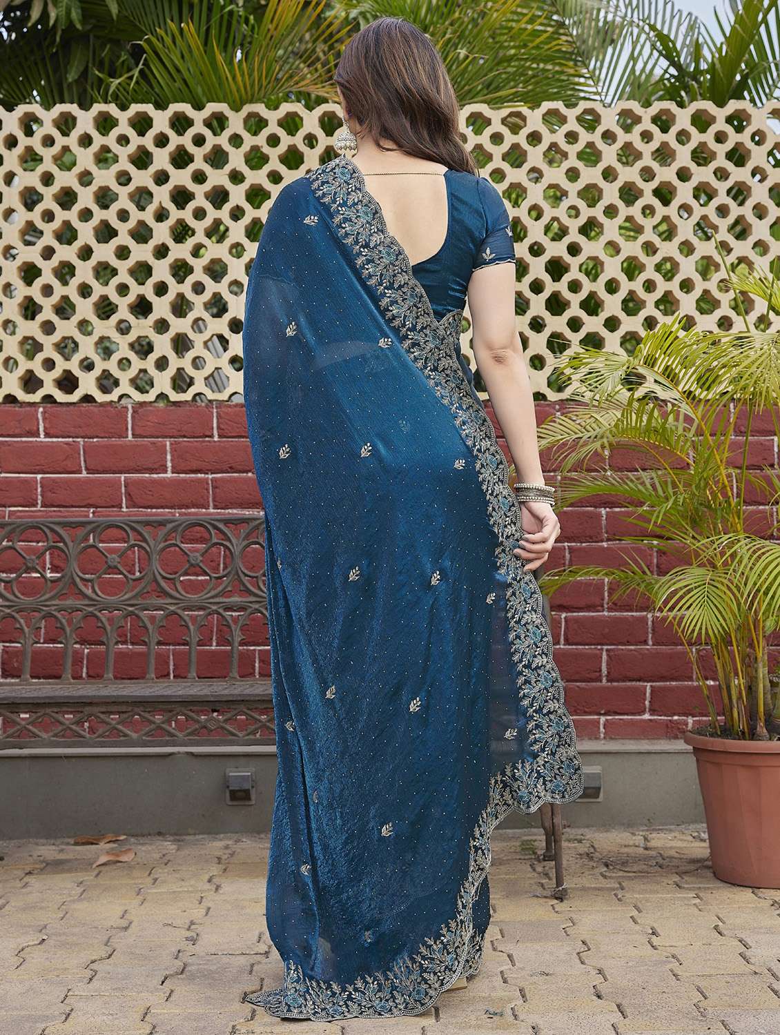 women solid with work embroidered saree with blouse - 22066139 - Standard Image - 2