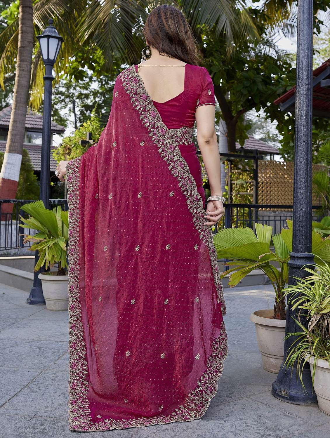 women solid with work embroidered saree with blouse - 22066140 - Standard Image - 2