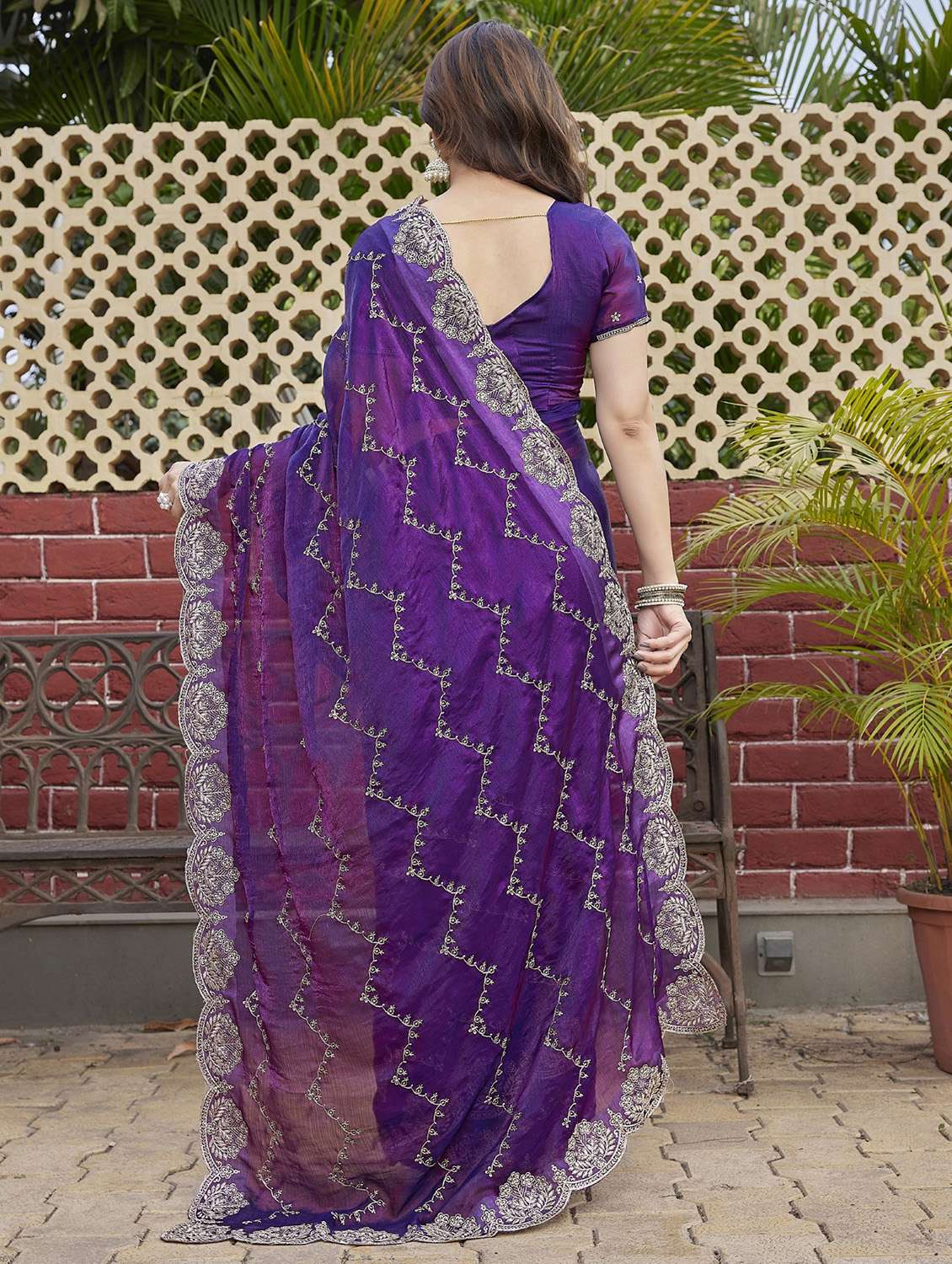 women solid with work embroidered saree with blouse - 22066142 - Standard Image - 2