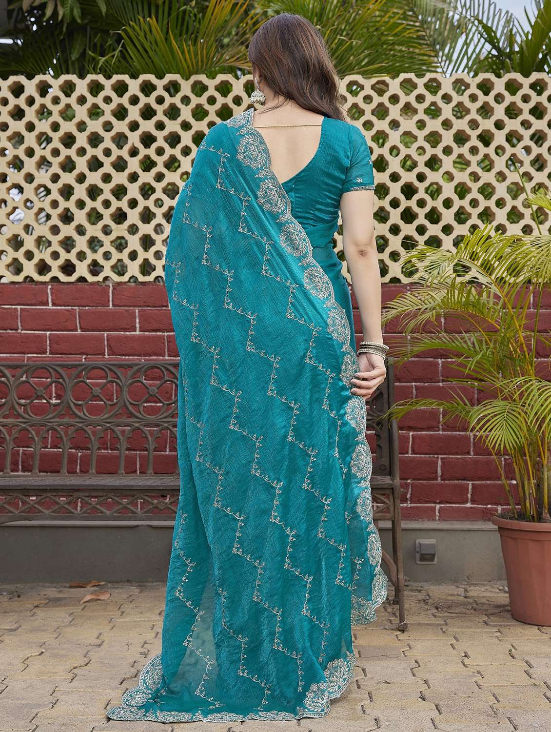 women solid with work embroidered saree with blouse - 22066144 - Standard Image - 2