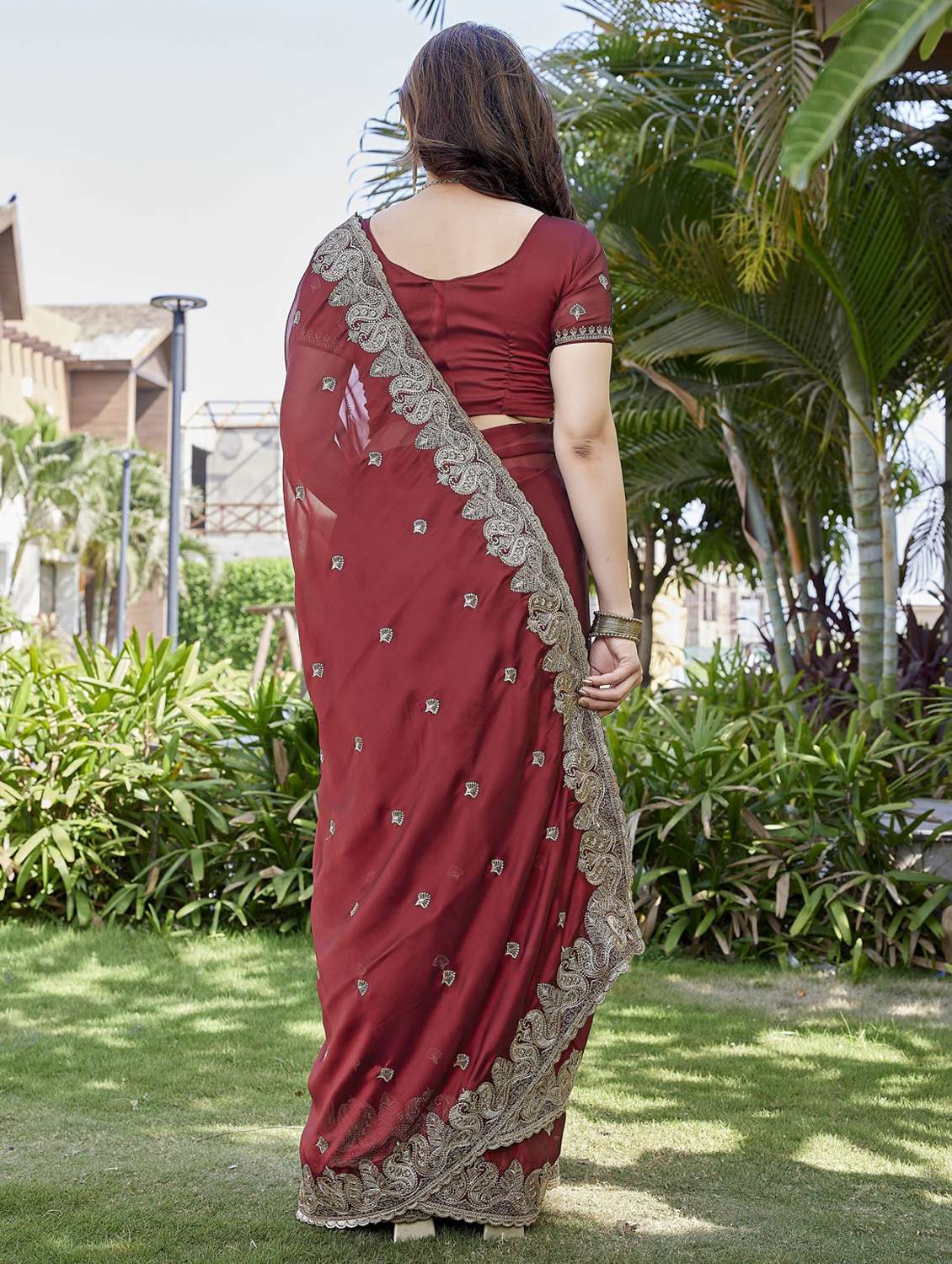 women solid with work embroidered saree with blouse - 22066148 - Standard Image - 2