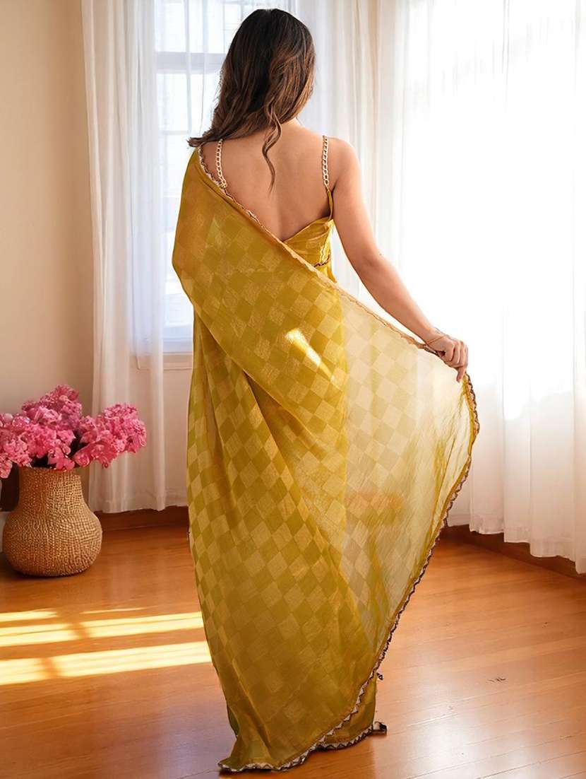 women checkered embellished bordered saree with blouse - 22066196 - Standard Image - 2