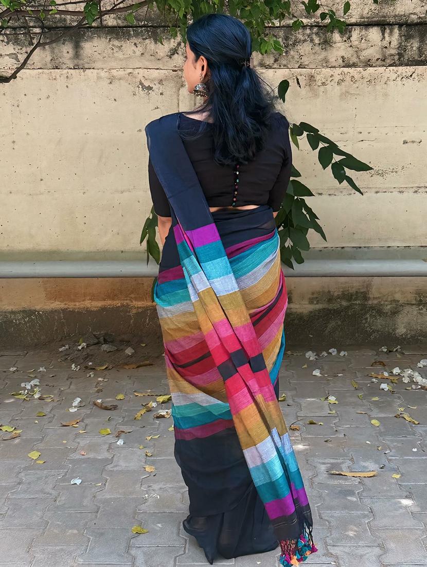 women striped printed saree with blouse - 22066300 - Standard Image - 2
