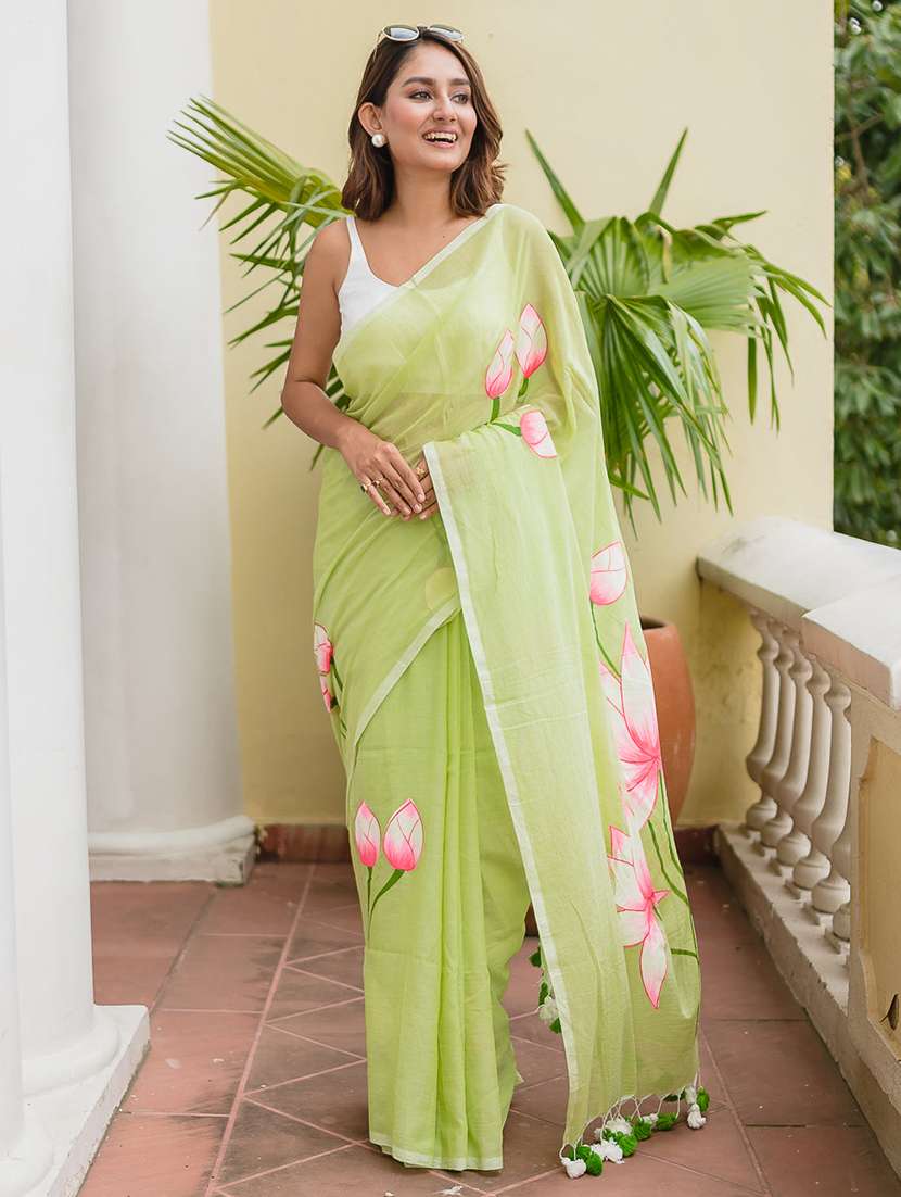 women floral printed saree with blouse