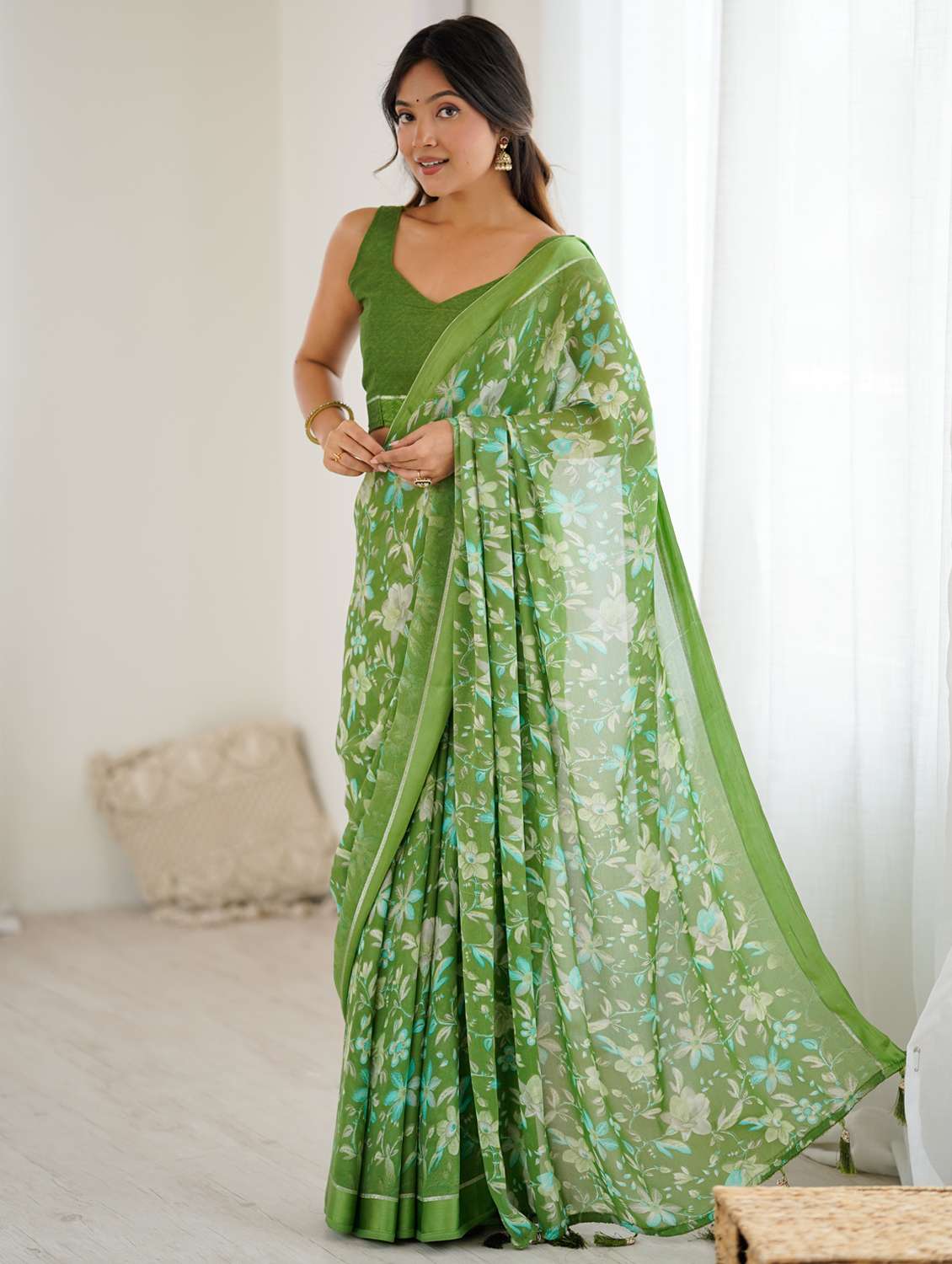 women floral printed saree with blouse - 22066332 - Standard Image - 2