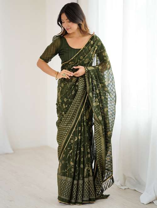 women printed casual wear saree with blouse - 22066339 - Standard Image - 0