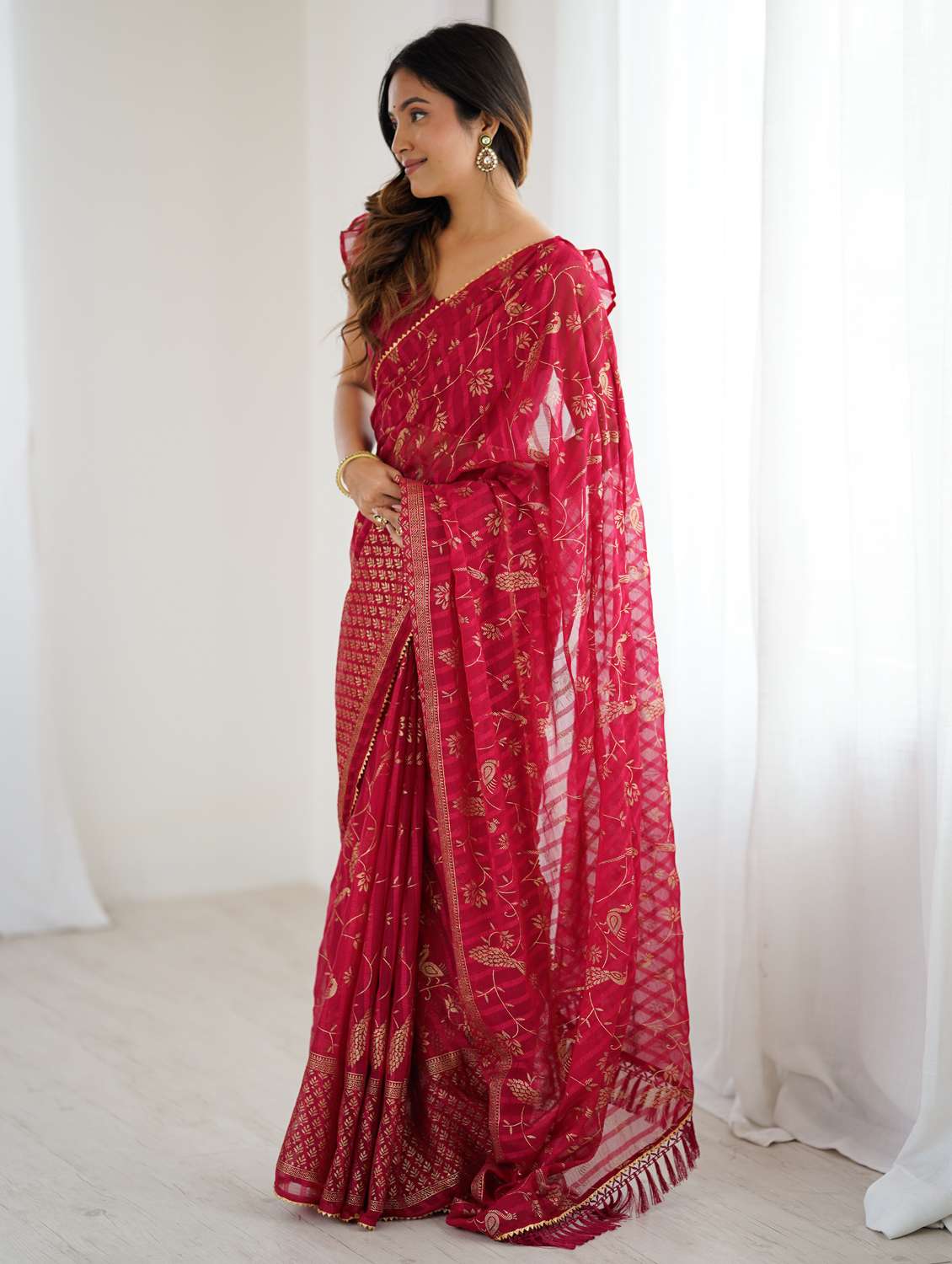 women printed casual wear saree with blouse - 22066341 - Standard Image - 2