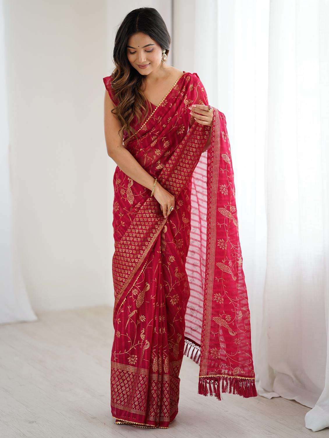 women printed casual wear saree with blouse - 22066341 -  Standard Image - 2
