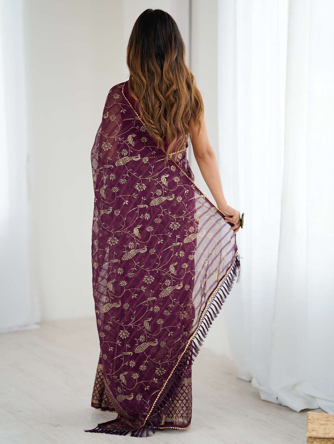 women printed casual wear saree with blouse - 22066343 - Standard Image - 2