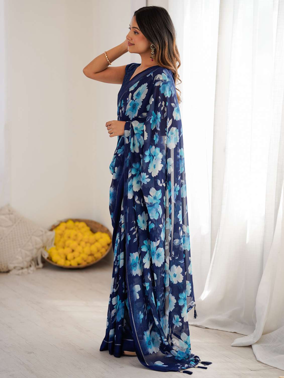 women printed casual wear saree with blouse - 22066346 -  Standard Image - 2