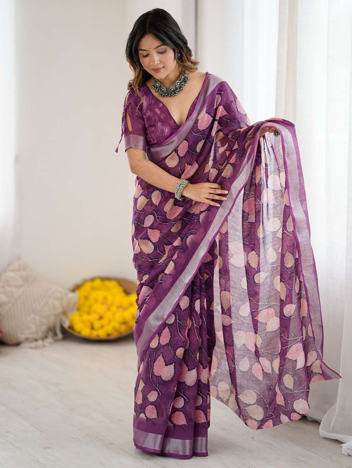 women printed casual wear saree with blouse - 22066352 - Standard Image - 2